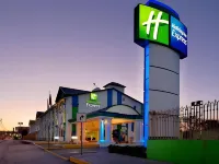 Holiday Inn Express 彼德拉斯內格拉斯 Plaza de las Culturas附近的飯店
