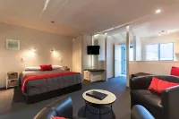 The Oceanside Motel