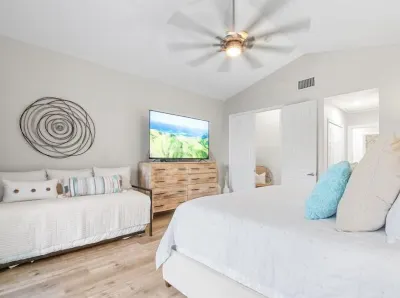 New Oceanview Casa Mar Voted #1! Indoor Pickleball ~ Pools~ Tennis~ Fish~ Marina