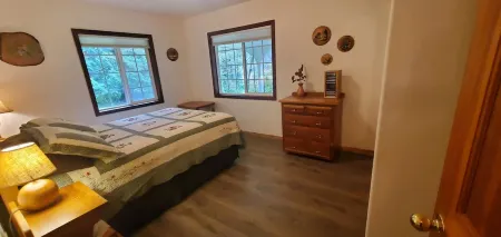 Cozy Cattail Cottage a comfortable coastal estuary woodland home near Reedsport Отели рядом с достопримечательностью «Лейк Мари Трейлхед»