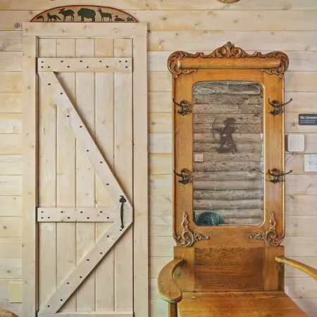 Waterfront Cabin! Dock, Paddle, Kayak, Outdoor Movie, Karaoke, and More!