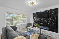 Incredible 4-bedroom home in Tequesta FL with AC, WiFi and absolute comfort.