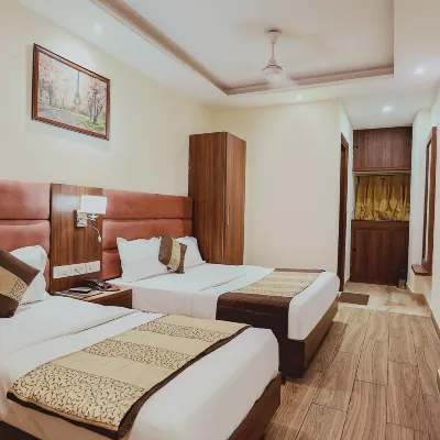 FabHotel The Kailash Dev – Near Azadpur Metro 布拉里 X-ing附近的飯店