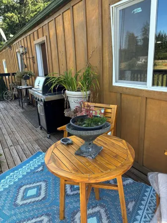 Beautiful remodeled 3-bedroom bunkhouse. Family/Pet friendly. Lots of amenities.