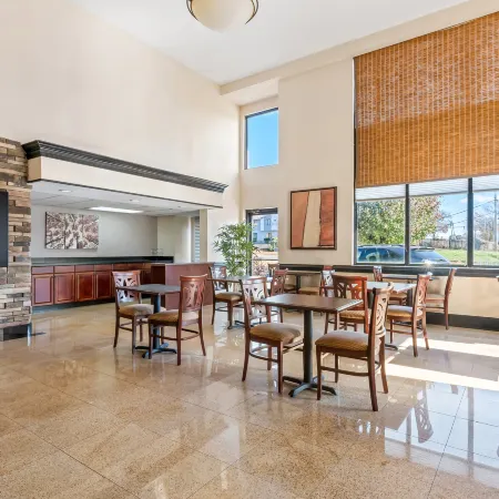 Red Roof Inn Charlotte - University Отели рядом с достопримечательностью «Торговый центр Tryon»