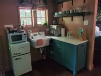 Private Romantic Bungalow for Artists & Writers, 7 Mins to Downtown Richmond,