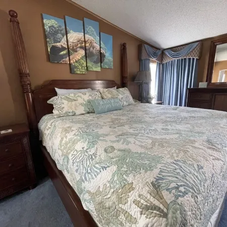 Relax on the beautiful Weeki Wachee River at the charming Seahorse River House!