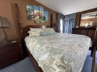 Relax on the beautiful Weeki Wachee River at the charming Seahorse River House!