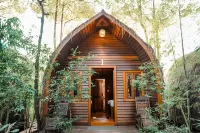 Bamboo Bungalow Hotel di 