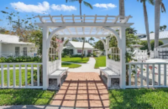 Location!!! A One Bedroom Cottage, 2 Blocks from Gulf, and Old Naples.