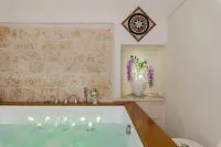 Stairway with Jacuzzi by Wonderful Italy - جاكوزي