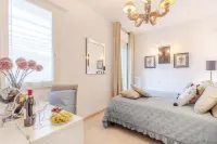 Serenity Vista Penthouse with Terrace in the City Hoteller i Mugnano