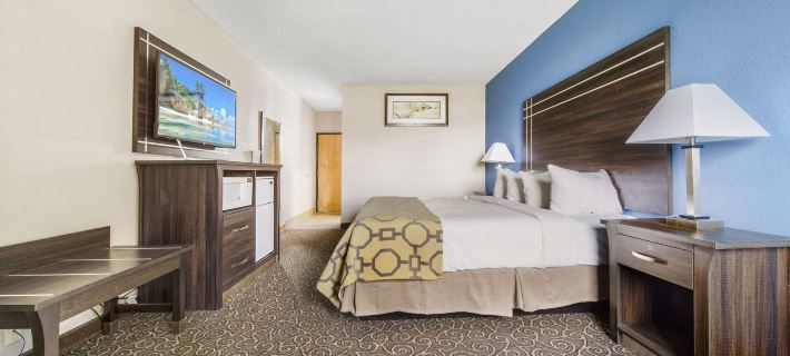 Baymont by Wyndham Muncie Near Ball State University Hotels in Muncie