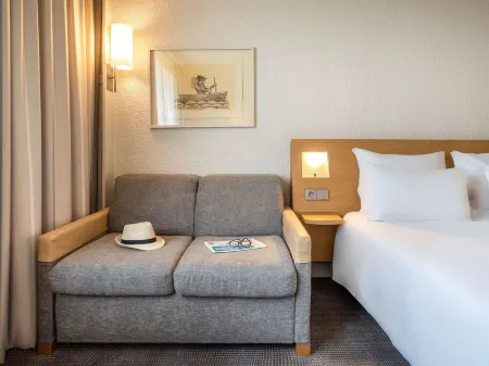 Novotel Paris Rueil-Malmaison Отели в г. Ле-Везине