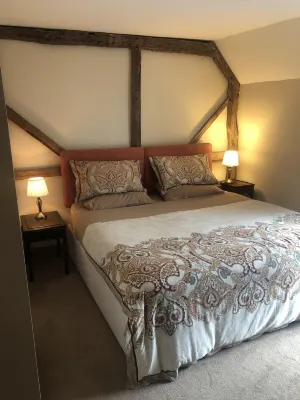 Sir Alfred Munnings Hotel - 2-Star