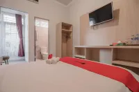 RedDoorz Syariah Plus @ Banjarbaru فنادق في Guntung Payung