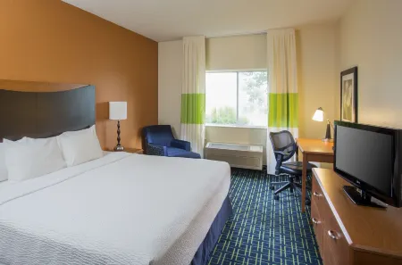 Fairfield Inn & Suites Joliet North/Plainfield Отели рядом с достопримечательностью «Университет Сейнт Франсис»