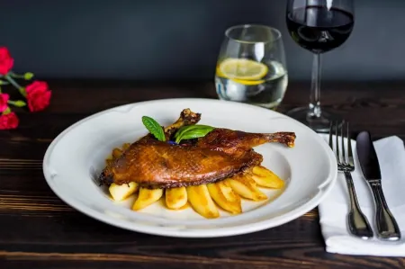 Oficyna Przy Pałacu Krobielowice Отели в г. Собутка