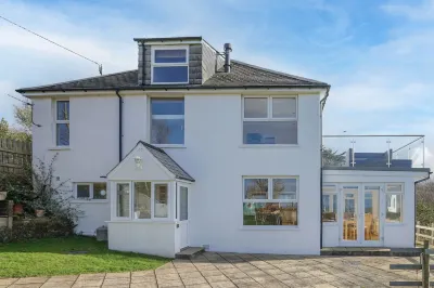 Hazelmere - Woolacombe-4 Bed-Sleeps 10-Tjshh Hotels near Rockham Beach