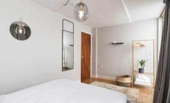 Bright London Bridge Apartment
