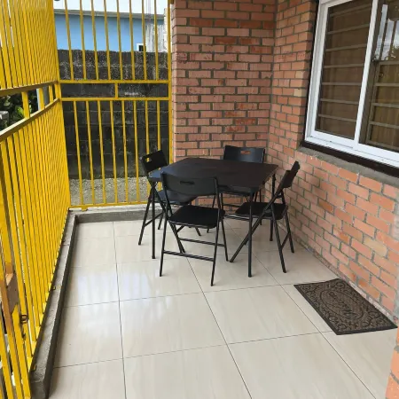 3 Bed House - Sleeps 4 - Parking - Wifi