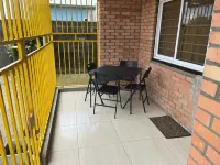 3 Bed House - Sleeps 4 - Parking - Wifi