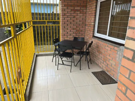 3 Bed House - Sleeps 4 - Parking - Wifi Отели в г. Парамарибо