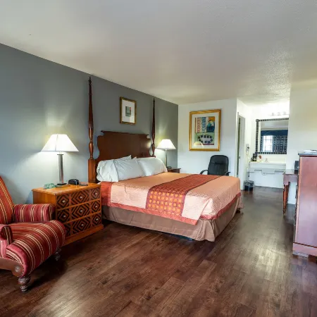 American Inn & Suites Russellville