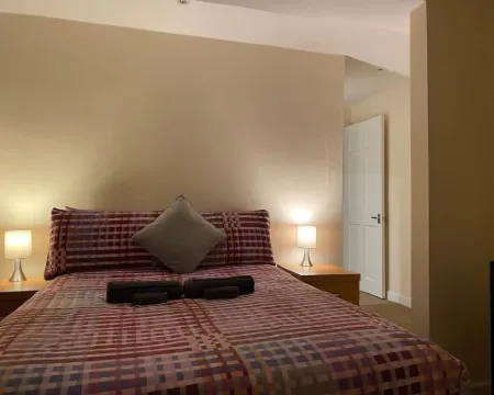 Apartment - Sleeps 2 - Pet Friendly - Parking Hotels in Ludlow