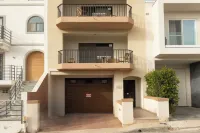 Merill Pool and Sea, Charming Apart 5