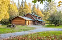 American Alps Lodge: Riverfront, Hot Tub, EV Charger, Game Room - 4성급