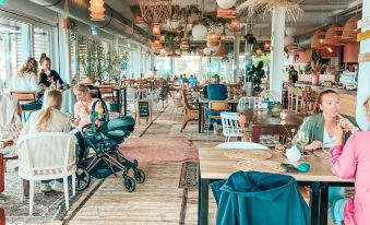 Apartment Sneekermeer with Water Sports Access