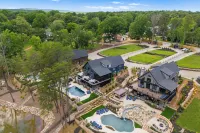 Avantstay 2 호수가 내려다 보이는 집, 블루 헤론 & 그레이 폭스, 수면 44 수영장, 독, 극장