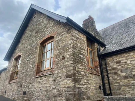 Barnstaple - Apartment - Sleeps 2 - Parking