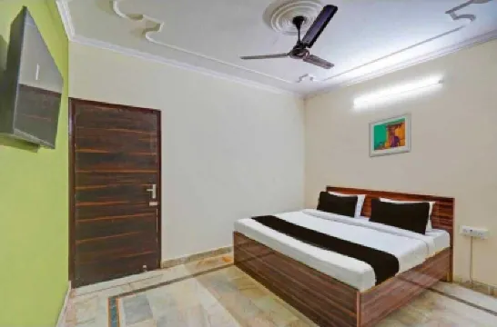 JPS LUX RESIDENCY Hotels near Pashim Vihar