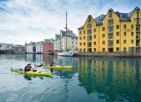 Penthouse by Brosundet, Free Parking Space Hotels in Alesund