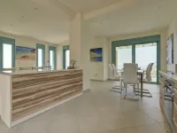 Ouzo Panoramic Houses 2, με ιδιωτική πισίνα Ξενοδοχεία στην πόλη Πλωμάρι