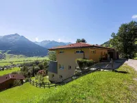 Sunlit Apartment Near Ski Area in Walchen - Pysäköinti