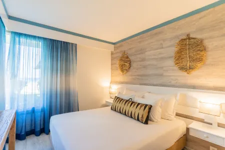 Vila Baleira Suites Отели в г. Lombas