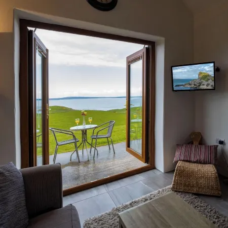 Kinbane Self Catering Cottages - 'Makem's Cottage'
