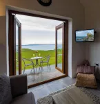 Kinbane Self Catering Cottages - 'Makem's Cottage'