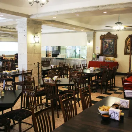 Hotel El Camino Inn & Suites