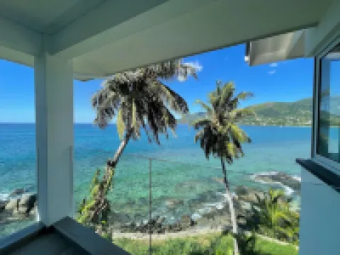 ヴァロンエンド ビーチ フロント ヴィラ