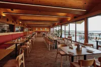 Iron Creek Bay Estate Hotels in Carlton