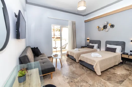 Queen Mary Beachfront Studios