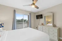 Peachtree Place Condominiums by Panhandle Getaways Hotels in Laguna Beach