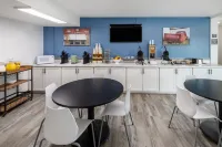 Super 8 by Wyndham Laredo