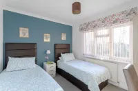 Apple House Wembley Twin Room Shared Bathroom Hotel a Edgware