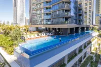ULTIQA Signature at Broadbeach - Infinity Pools