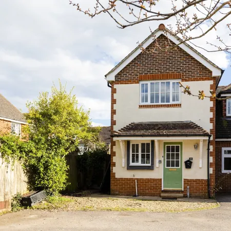 South Downs Retreat House with Parking